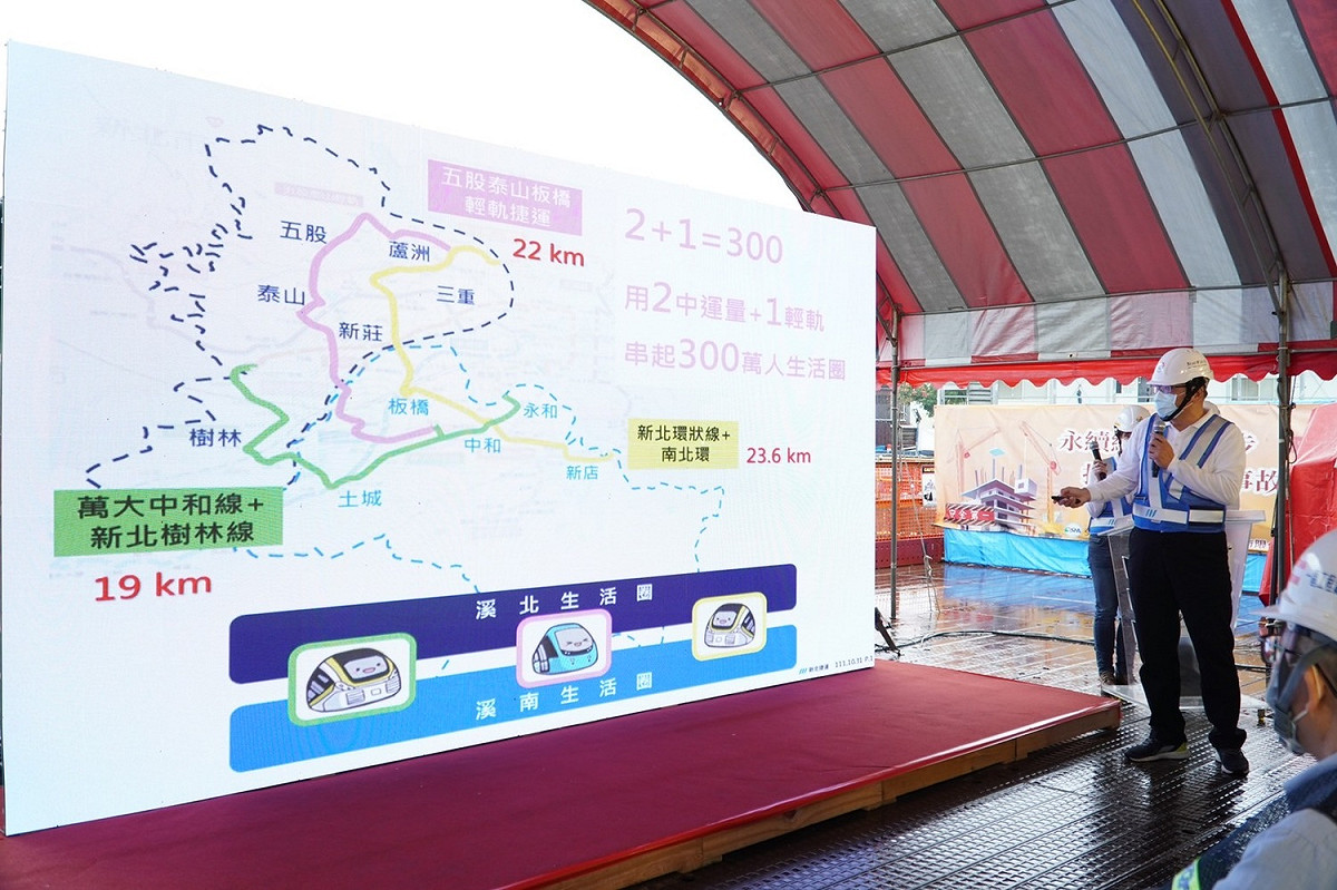 捷運局局長李政安簡報說明莒光站銜接路網。 圖：新北市捷運局提供