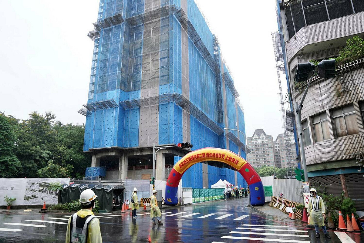 上梁典禮會場入口。 圖：新北市城鄉局提供