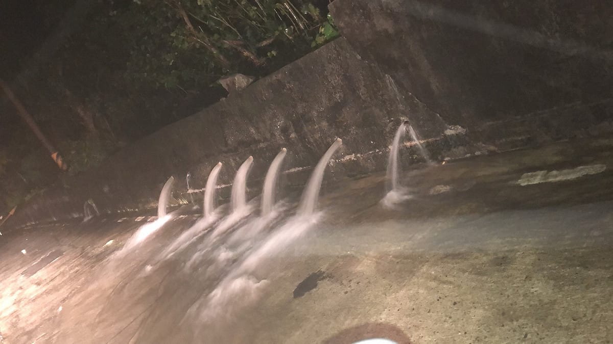 奈格颱風和東北季風共伴效應影響，蘭嶼多處地方淹水坍方。 圖：取自蘭嶼鄉公所臉書
