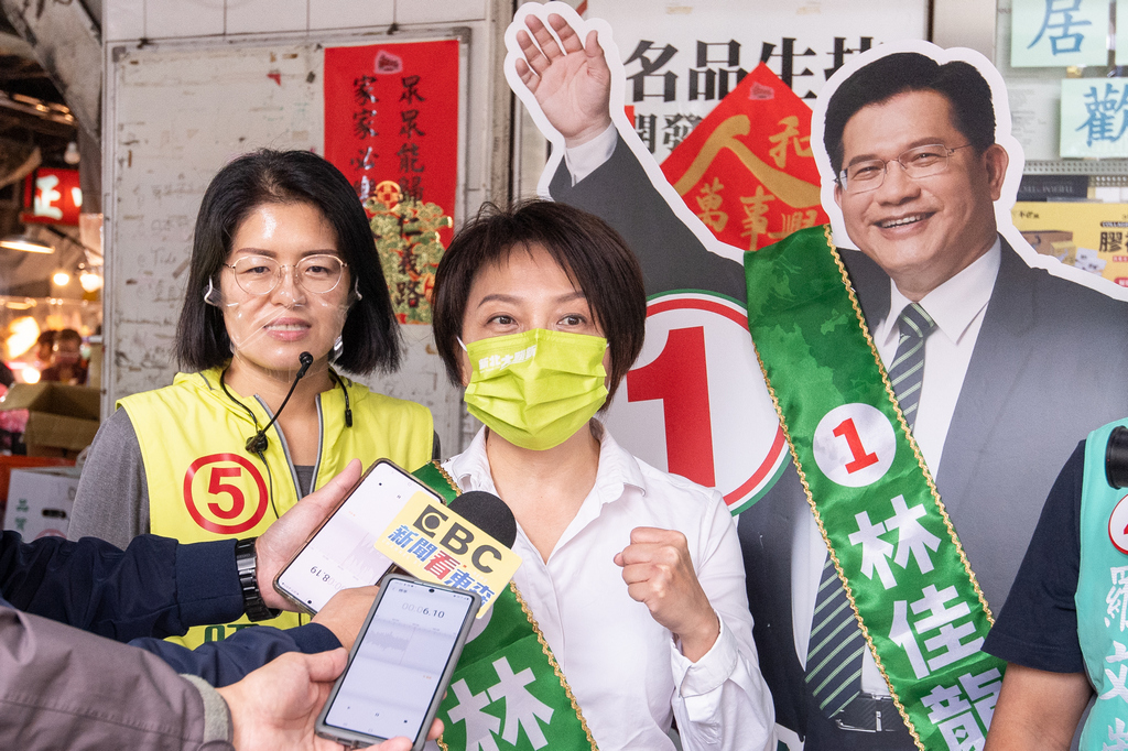 范雲今天到永和區代替確診隔離的林佳龍掃街。 圖：林佳龍競辦提供