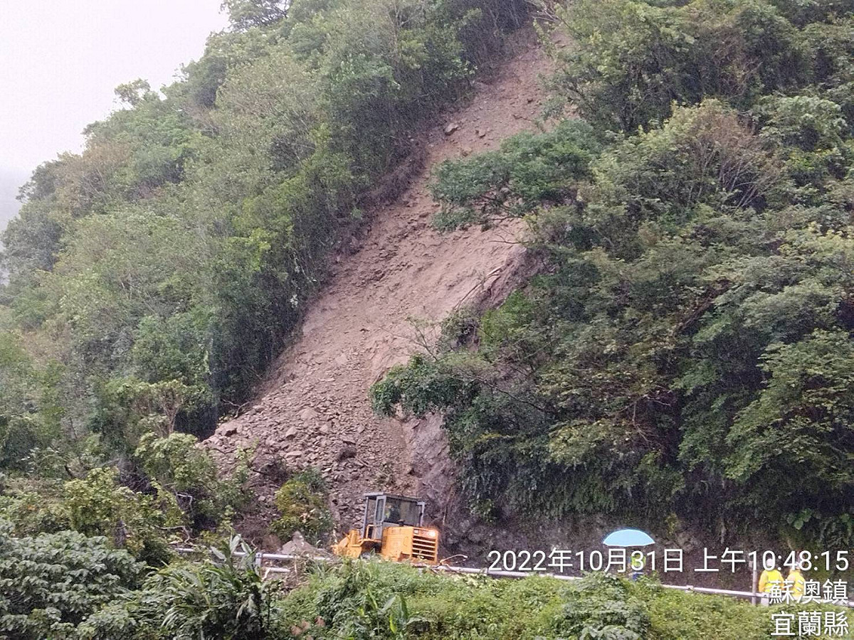 台9線119.4k坍方照片。 圖：公路總局／提供