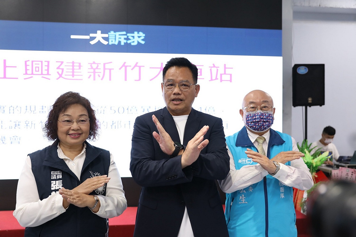國民黨新竹市長候選人林耕仁(圖中) 圖：取自林耕仁臉書（資料照）