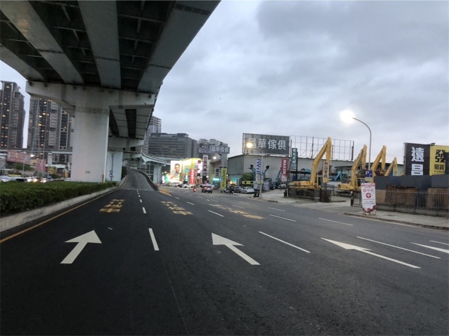 為辦理台一線高架橋油漆工程，新北市政府將於11月2日至12月9日每日夜間10時至翌日上午6時封閉施工。 圖：新北市工務局/提供