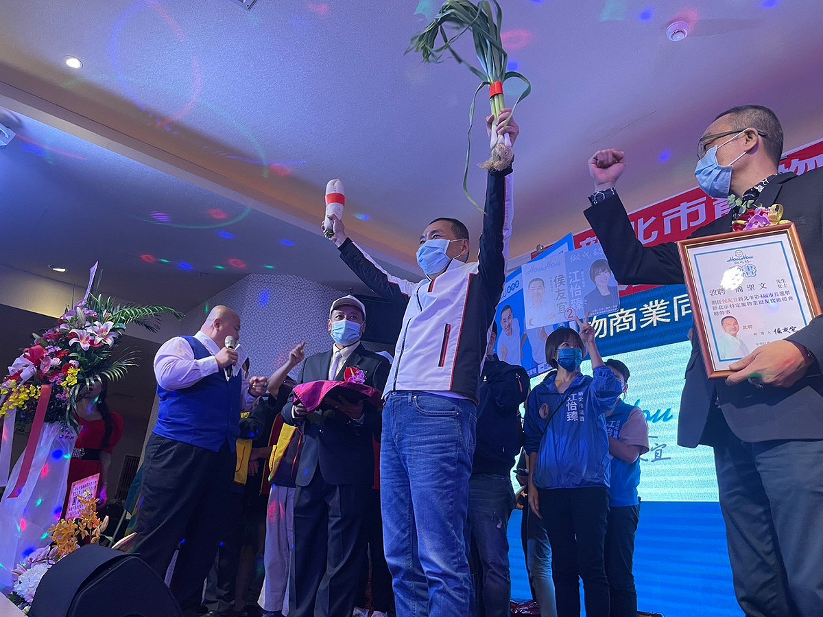 擔任後援會長的新北市寵物商業同業公會理事長侯兆誠表示，侯友宜對於寵物業相當支持，也非常關心流浪犬貓等動物福利。 圖：侯選辦提供
