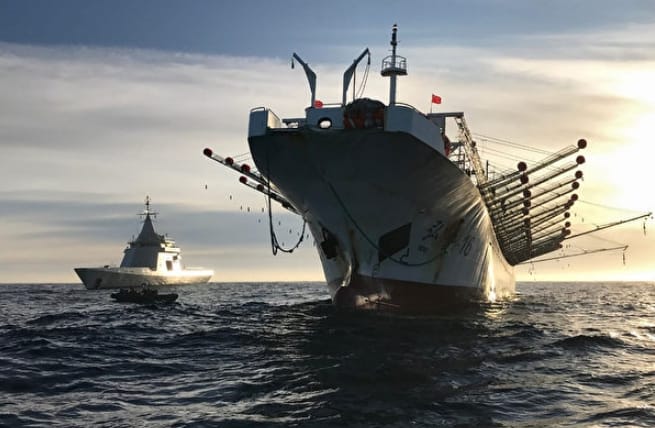 中國遠洋漁船在阿根廷海域非法捕魚，遭當地海軍驅離。(示意圖) 圖 : 翻攝自Argentina's Navy Press Office