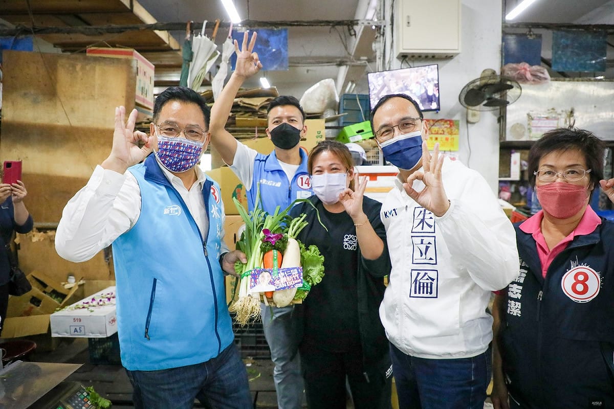 國民黨主席朱立倫仍積極協助新竹市長候選人林耕仁。 圖：國民黨文傳會/提供
