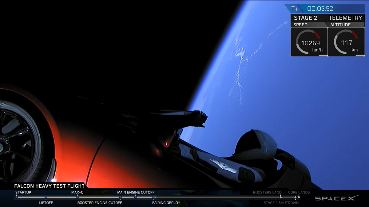 「獵鷹重型火箭（Falcon Heavy）」過去曾搭載跑車上空，成為話題。 圖：翻攝自SpaceX影片