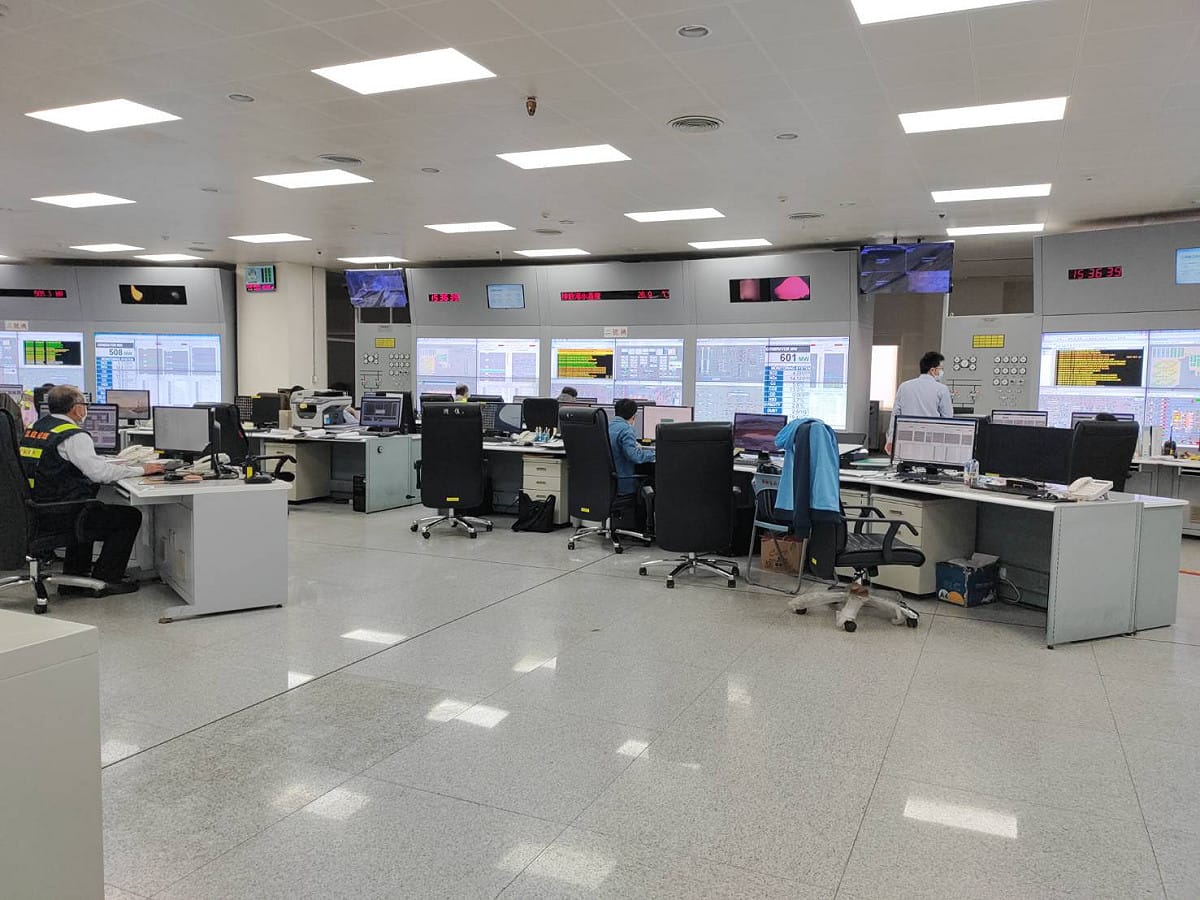 電廠汞連續自動監測設備。 圖：新北市環保局提供