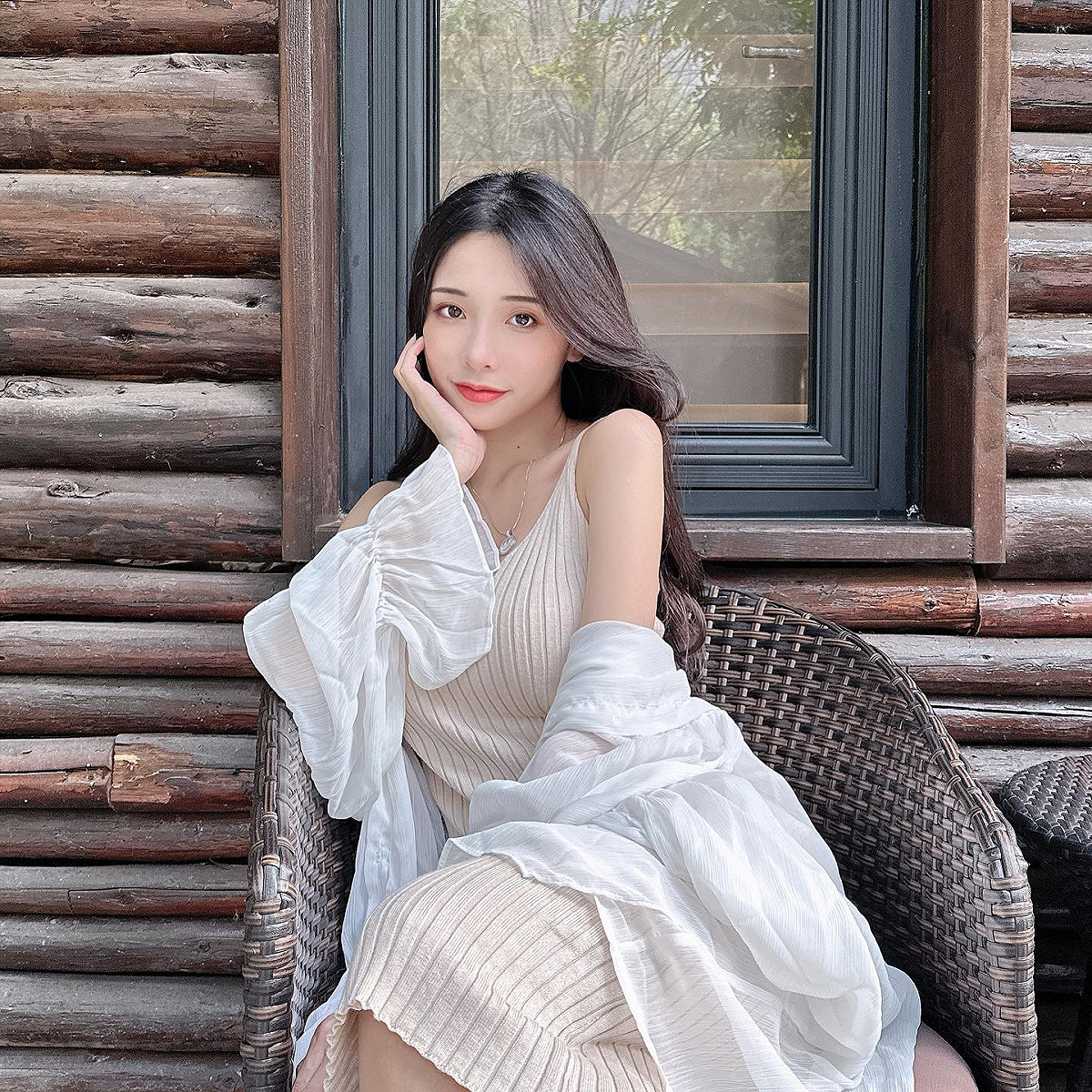 閃亮亮(現改名蕭芷渲)擁有甜美外表和姣好身材。 圖：翻攝自IG/irisxiao_