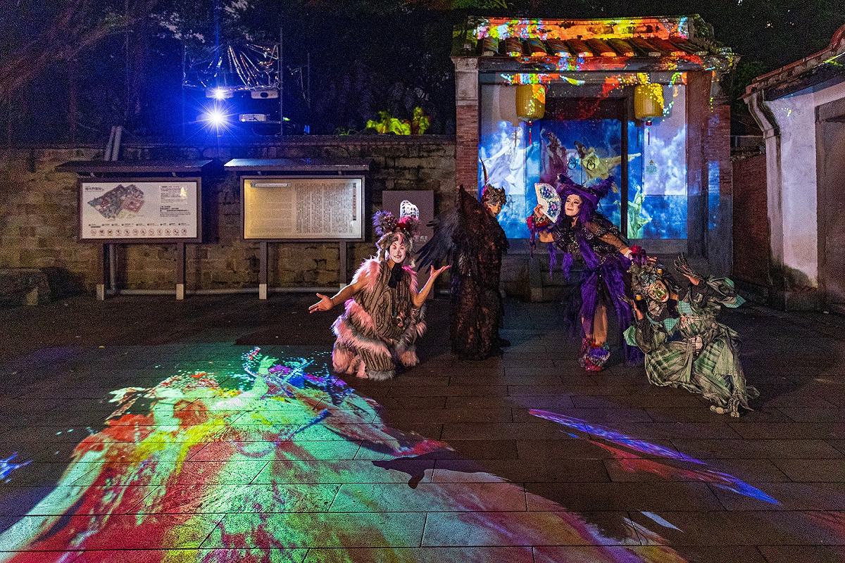 自11月5日起至112年1月2日每晚7時至9時，林家花園門口廣場將幻化成瑤池仙境！ 圖：新北市文化局提供