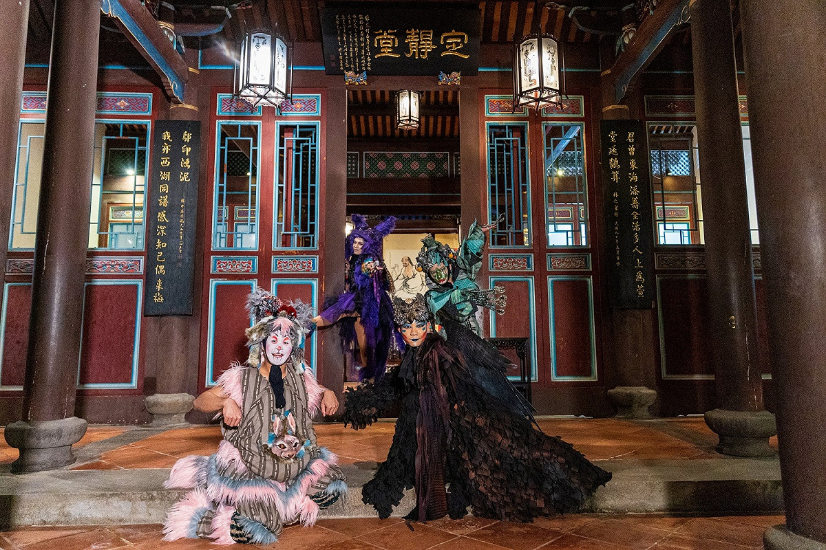 由國際知名團隊當代傳奇劇場演出磅礡大戲《女神·西王母》，串聯林園定靜堂廣場與板橋放送所進行5G異地共演。 圖：新北市文化局提供