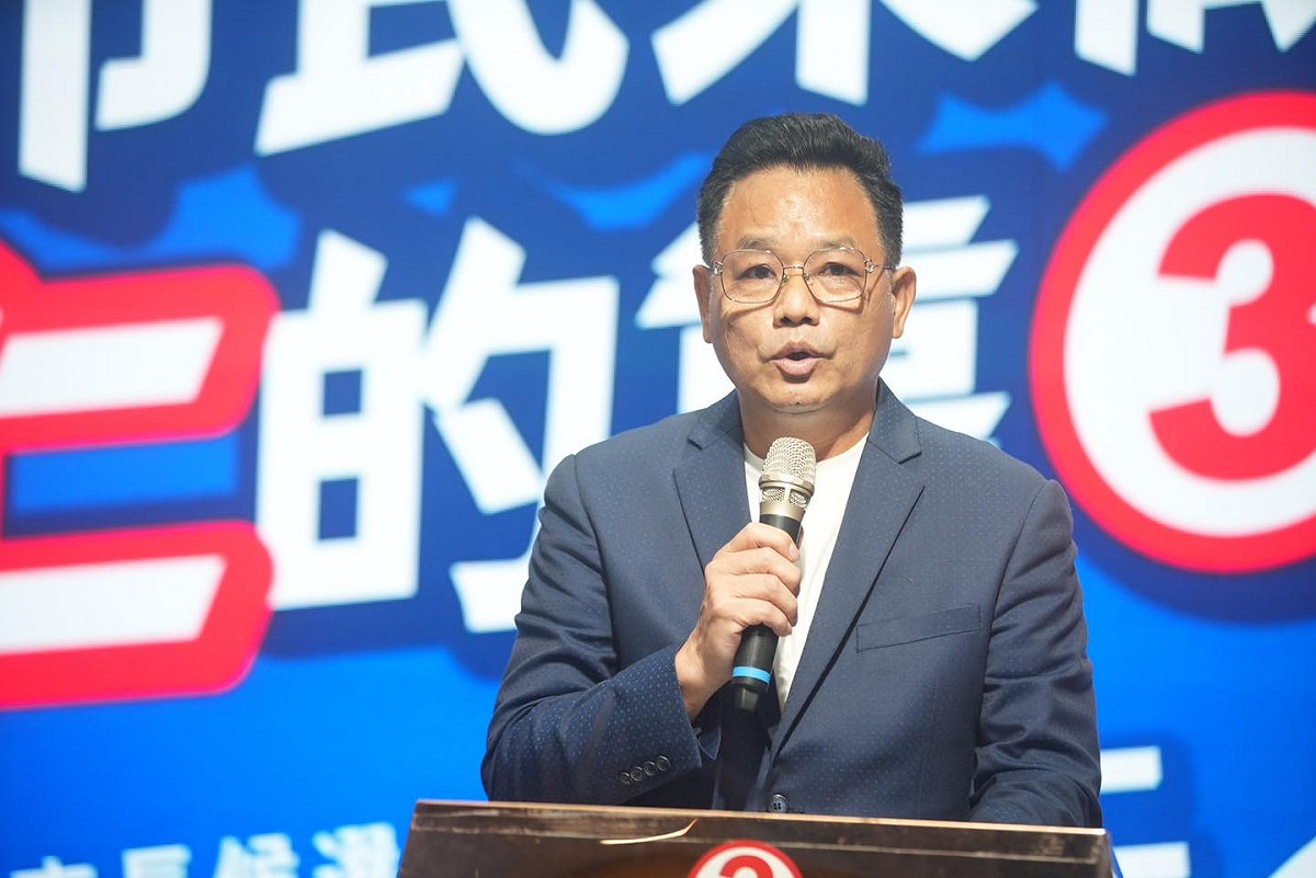 國民黨新竹市長候選人林耕仁爆料，卻被說成是「民進黨側翼」，網友為他抱屈。 圖：翻攝自林耕仁臉書