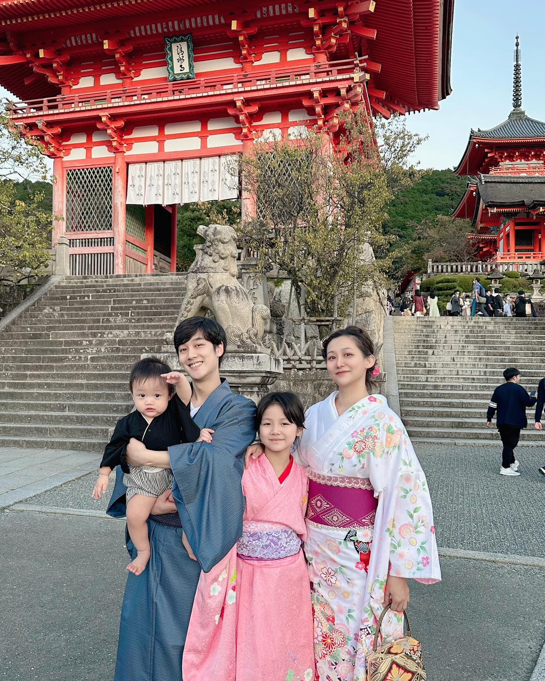 「那對夫妻」Kim和Nico經常分享一家4口的日常。 圖：翻攝自IG/1006nk