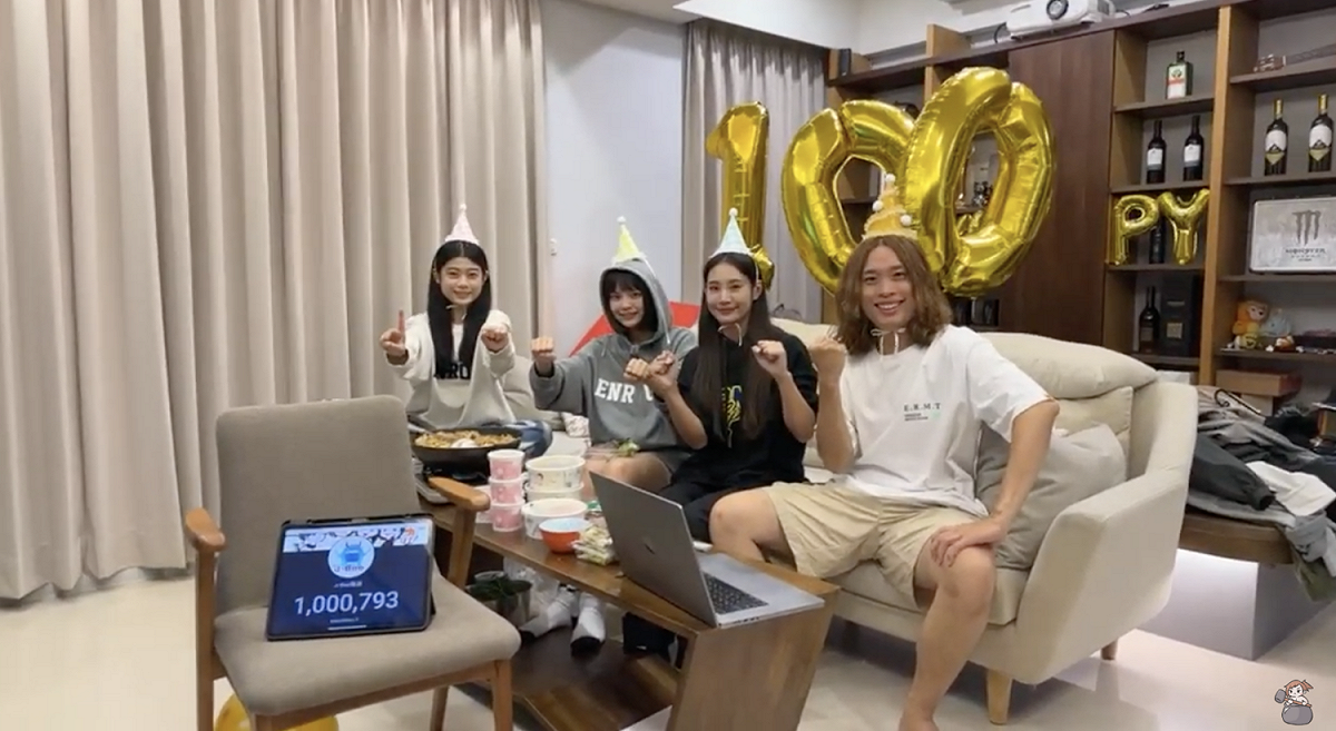 賤葆的YT頻道昨日突破百萬訂閱，他開直播和觀眾互動超過5小時。 圖：翻攝自賤葆YT頻道