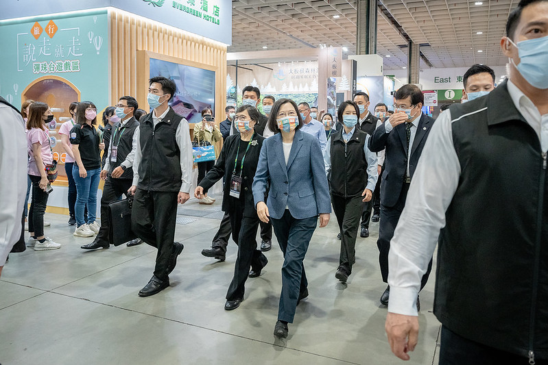 蔡英文總統參觀「2022 ITF台北國際旅展」多個展區。 圖：總統府提供