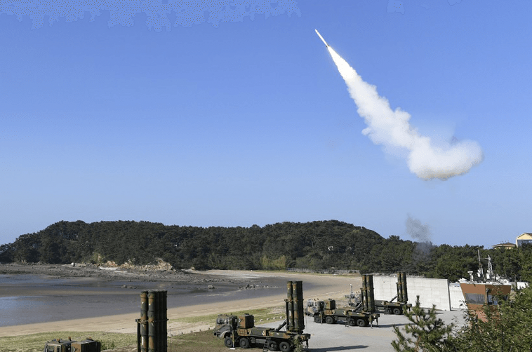 南韓自主研發「天弓 M-SAM」地對空導彈。 圖：翻攝自LIG NEXT1網頁