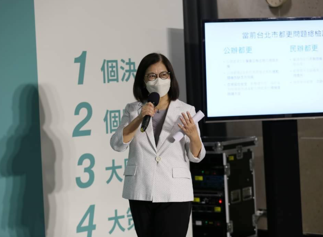 管碧玲說，黃珊珊寄生民眾黨是事實，阿中是堂堂正正加入民進黨。 圖：管碧玲臉書