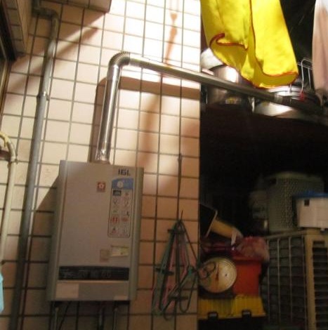 室內應安裝強制排氣型熱水器 圖：新北市消防局提供