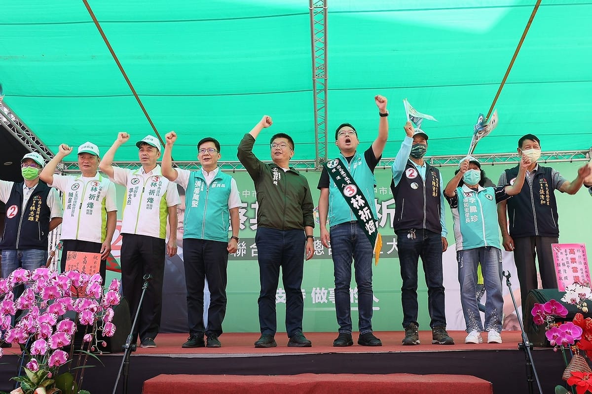 蔡其昌、張廖萬堅為林祈烽加油。 圖：蔡其昌競選總部/提供
