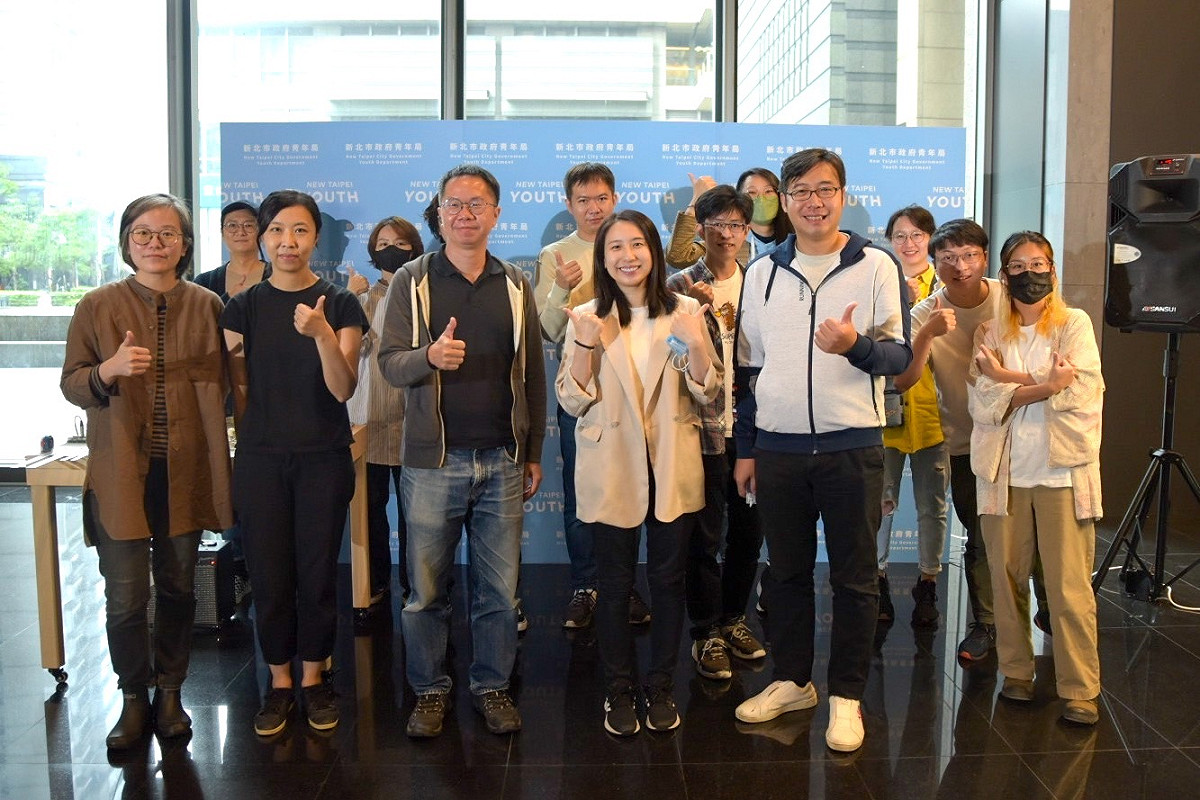 錢念群與創客團隊合影。 圖：新北市青年局提供