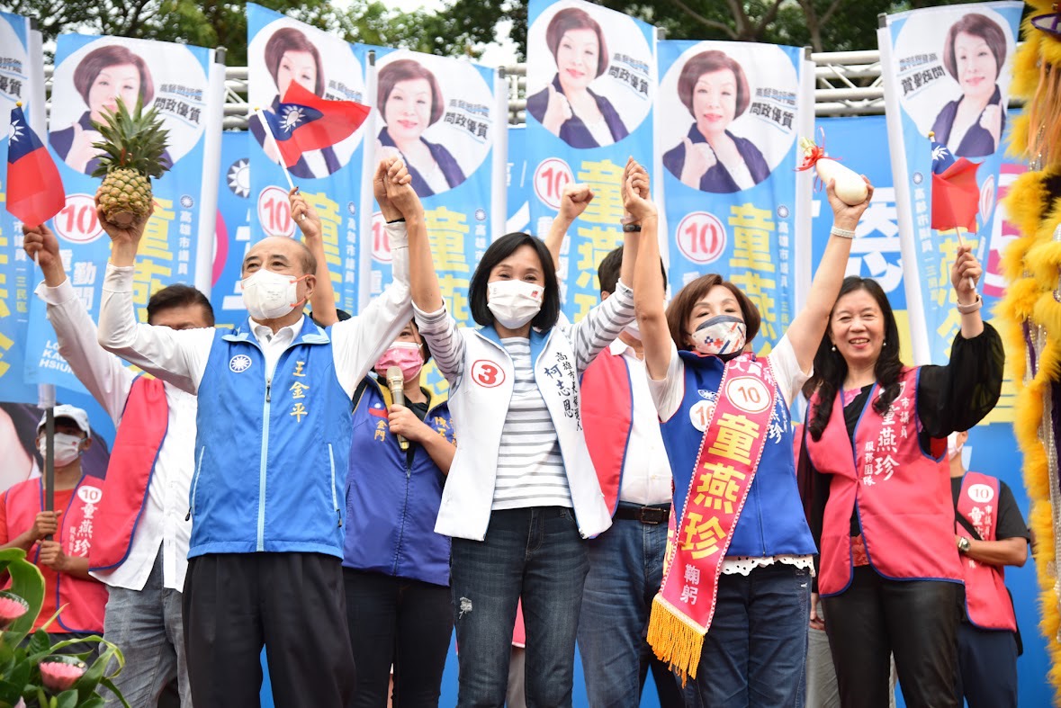 王金平(左一)、柯志恩(左二)力挺童燕珍。 圖：柯志恩競辦提供