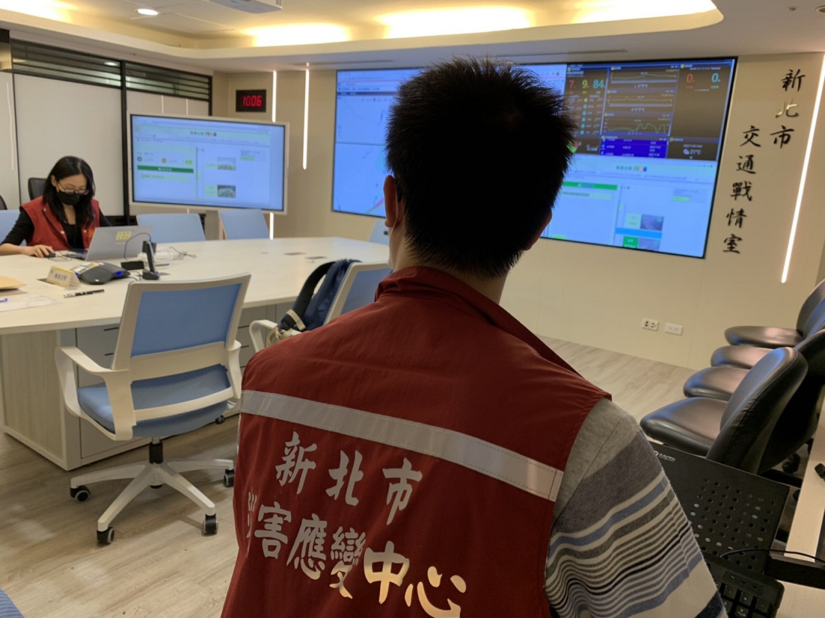 交通局交通戰情室持續嚴密監控。 圖：新北市交通局提供