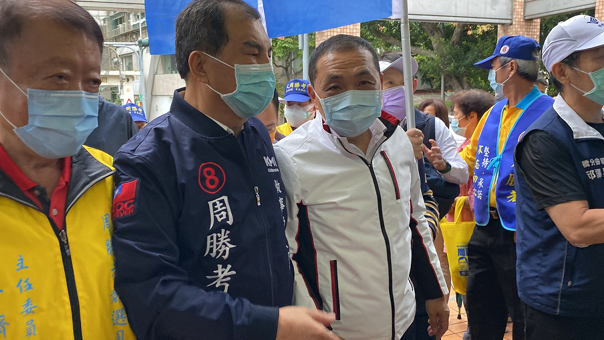 侯友宜表示，周勝考是市政推動的引擎發動機，與里長們密切溝通，深知基層需要和地方建設需求。 圖：周勝考辦公室提供