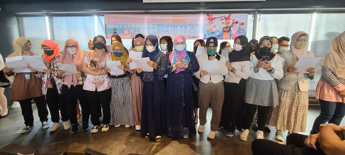印尼台語班學員現場演唱「愛拚才會贏」。 台中市政府勞工局/提供