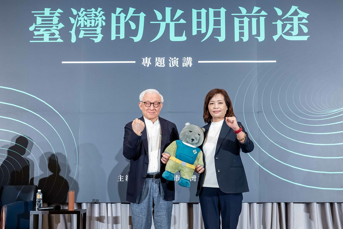 民進黨新竹市長沈慧虹(右)候選人出席聯電前董事長曹興誠(左)演講 圖：沈慧虹競選辦公室/提供