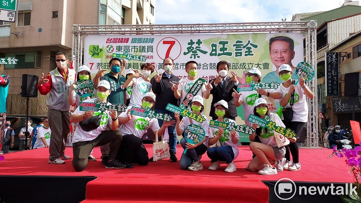 立法院長游錫堃南下參加台南市議員陳怡珍、蔡旺詮等人競選總部成立大會，力挺「正國會」的地方戰將。 圖：黃博郎／攝