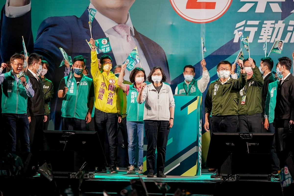 蔡英文告訴支持者，蔡其昌已經接近黃金交叉。  蔡其昌競選總部/提供
