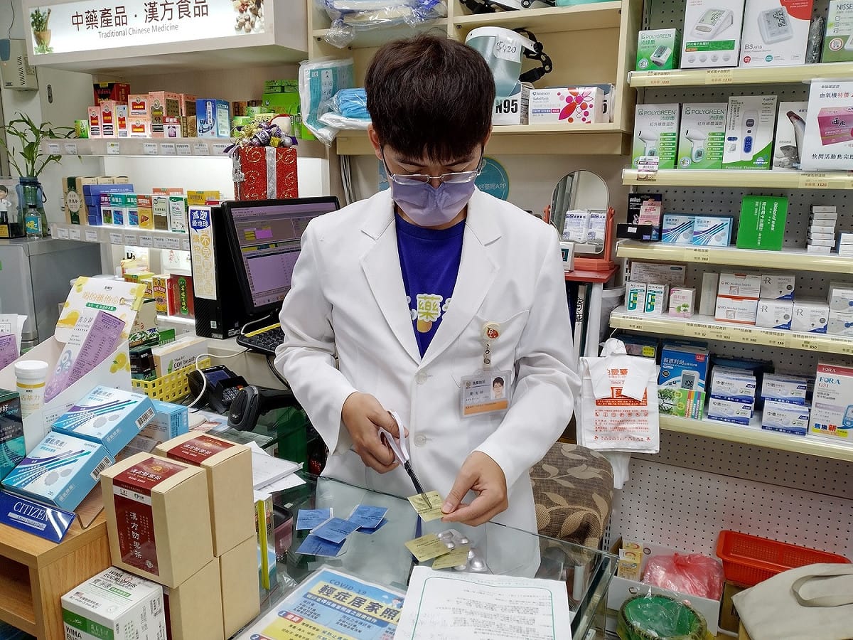 流感進入流行期，疾管署今(18)日宣布，7類高傳播族群公費抗病毒藥放寬至10月底，符合條件免快篩即可開藥。（圖為資料照） 圖：新北市衛生局提供