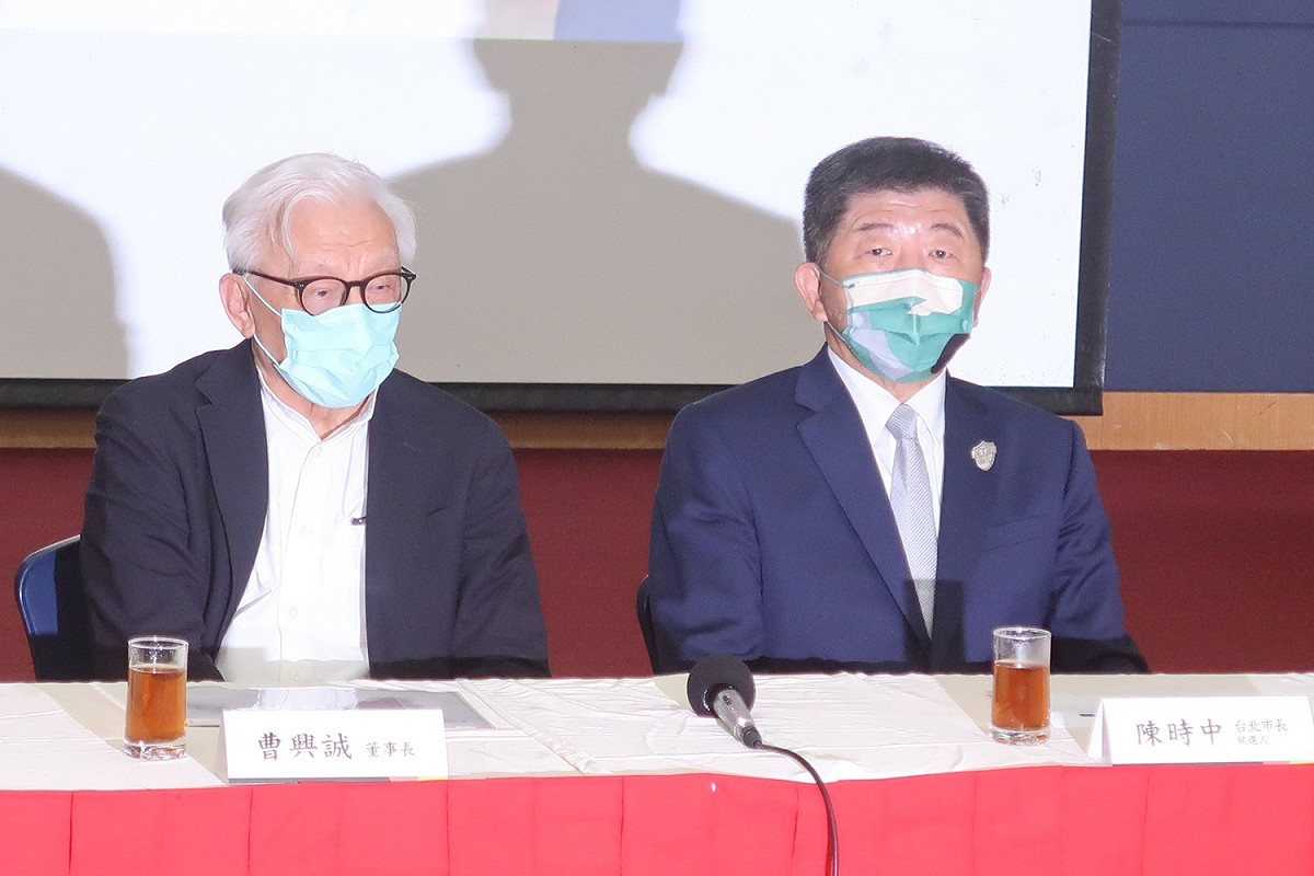 聯電榮譽董事長曹興誠與民進黨台北市長候選人陳時中 圖：林朝億/攝