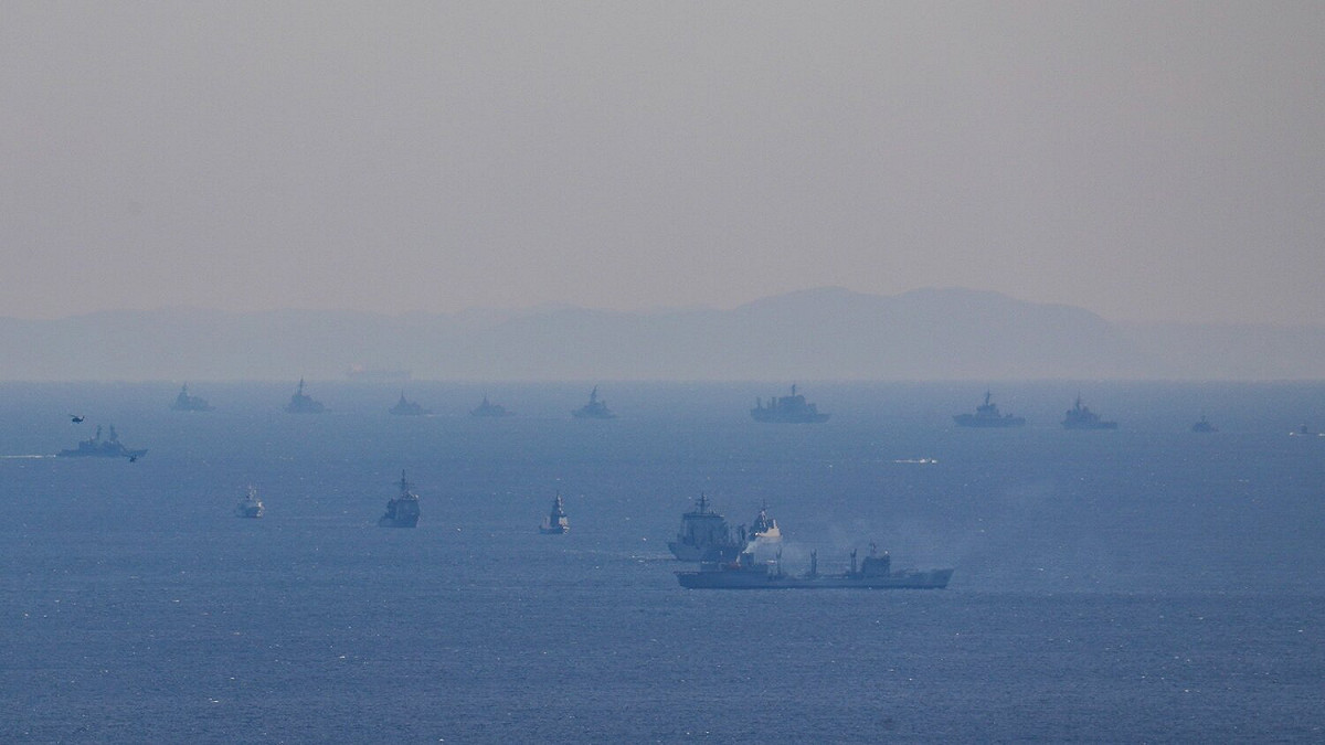日本6日在神奈川縣相模灣海域舉行「國際閱艦式」活動。 圖：翻攝@Shoji_tarou推特