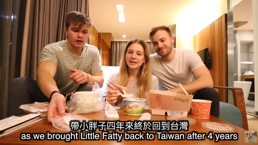 莫彩曦(中)和老公Adam(右)帶著弟弟小胖子(左)來台灣。 圖：翻攝自YT/莫彩曦Hailey