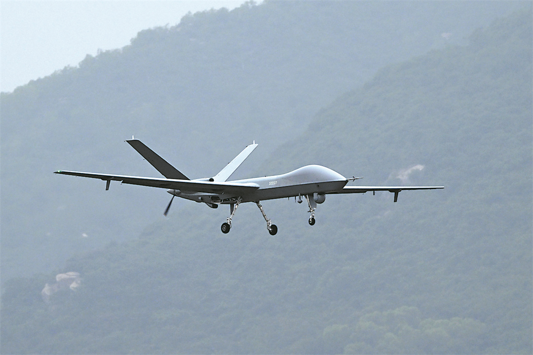 解放軍「攻擊-2」中高空長航時察打一體無人機8日將參與珠海航展動態展示。 圖：翻攝新華網