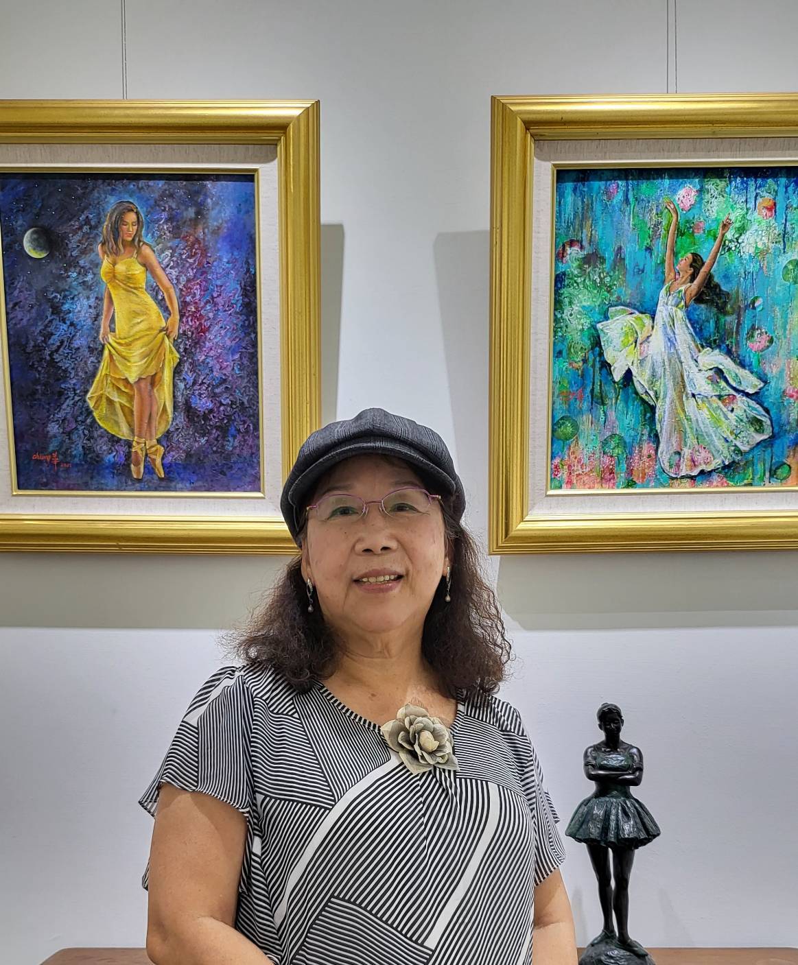 擅長以女性為主體，展現傳統的女性美與濃郁親情的銅雕藝術家洪瓊華，正於丹橘人文藝術空間展出27件油畫和20多件雕塑作品，體現女性的真善美。 圖：黃博郎／攝