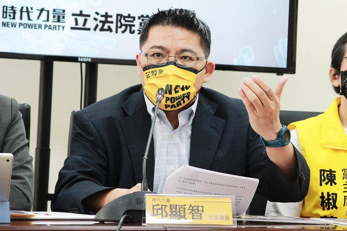 高虹安遭質疑詐領助理費，邱顯智直言：「高虹安委員，您需要的是坦承錯誤」。 圖：翻攝邱顯智臉書(資料照)