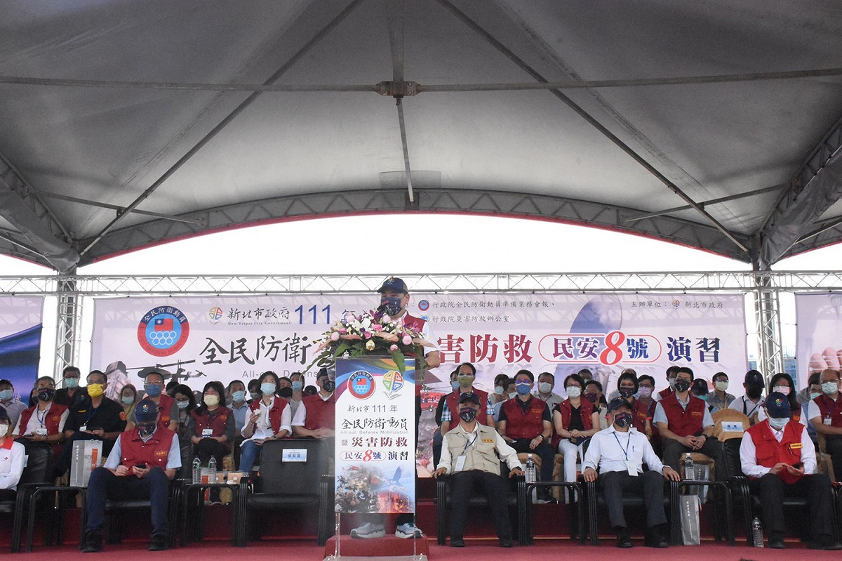 新北市政府於111年7月14日辦理「111年全民防衛動員暨災害防救（民安8號）演習」，榮獲甲2組（直轄市）兵棋推演及綜合實作特優（第1名）。 圖：新北市消防局提供