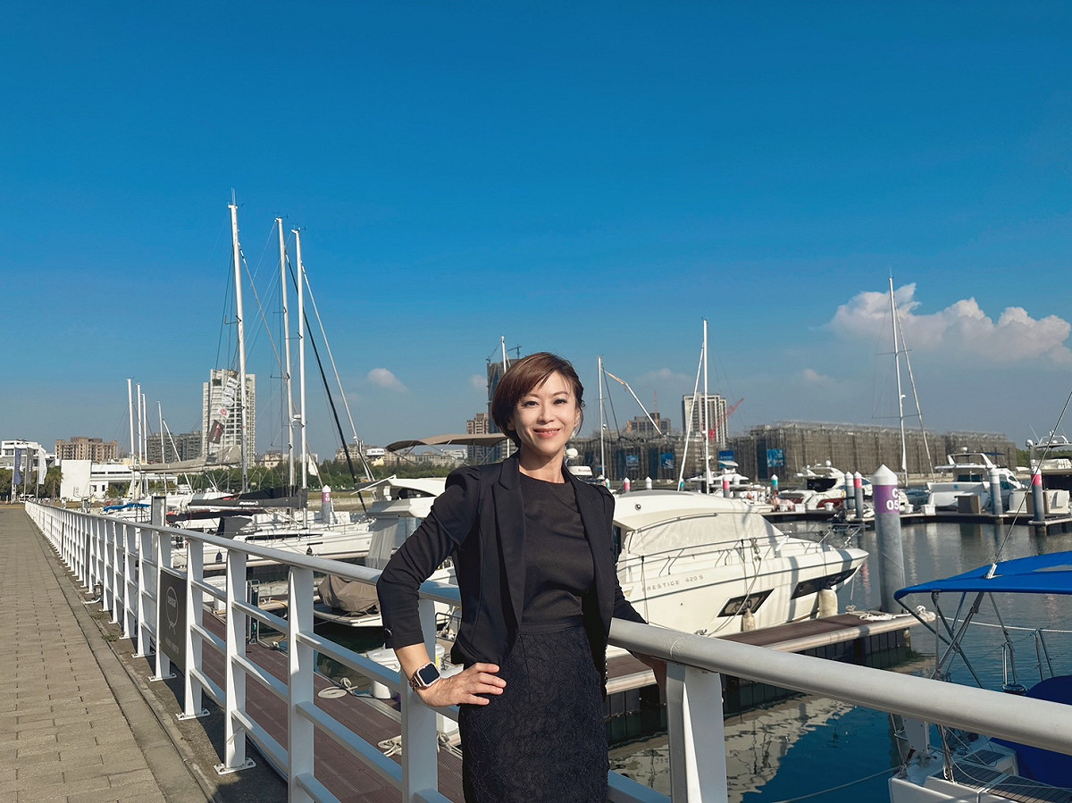 曾任花蓮縣政府觀光處處長的亞果遊艇新任總經理唐玉書經過推估，建議政府可以把「海洋休憩產業」列為下一個輔導破兆的重點項目，讓四面環海、海洋資源豐富、觀光實力堅強的台灣整合海洋休憩產業鏈上中下游，開創台灣新藍海。 圖：亞果遊艇／提供