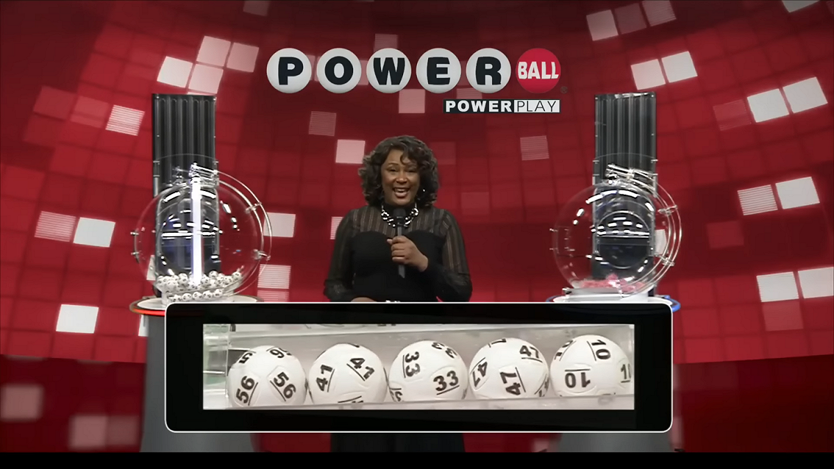美國樂透「威力球」（Powerball）連槓 40 期後，獎金達到破紀錄的 20.4 億美元，週二開獎。 圖：翻攝自加州彩券局影片