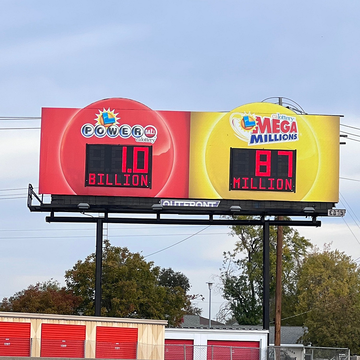 美國樂透「威力球」（Powerball）連槓 40 期後，獎金達到破紀錄的 20.4 億美元，週二開獎。（示意圖） 圖：翻攝自加州彩券局臉書