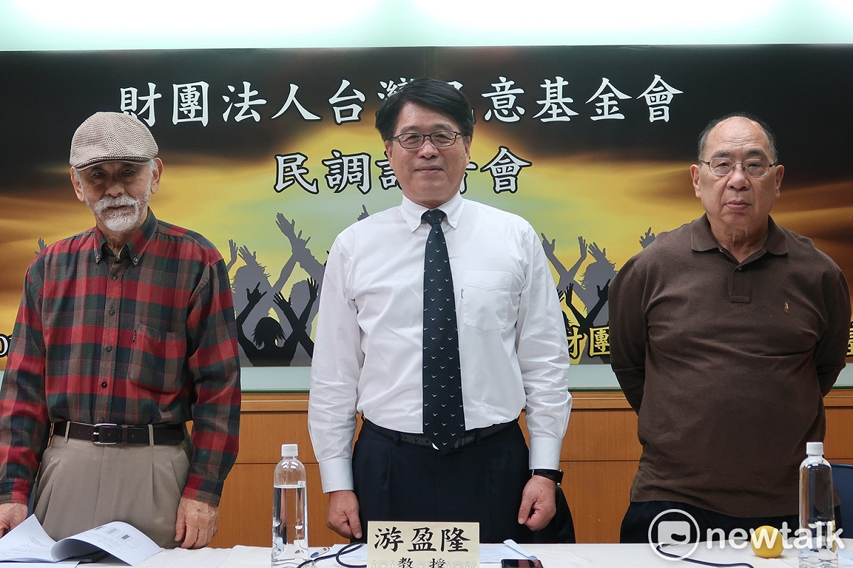 台灣民意基金會10日發表台北市長選舉民調，出席者左起包括前立委林濁水、基金會董事長游盈隆及丁庭宇教授。 圖：林朝億/攝