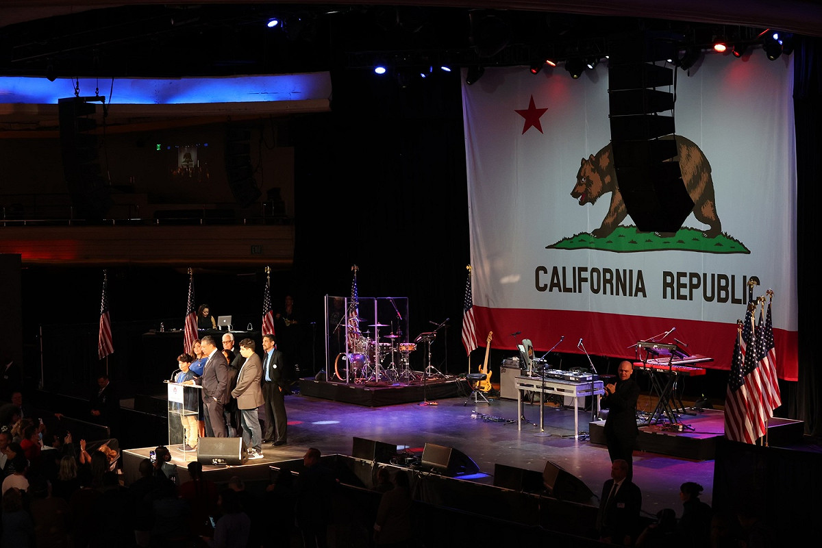 加州民主黨參議員亞力克斯·帕迪拉（Alex Padilla）宣布當選。 圖：翻攝自帕迪拉推特