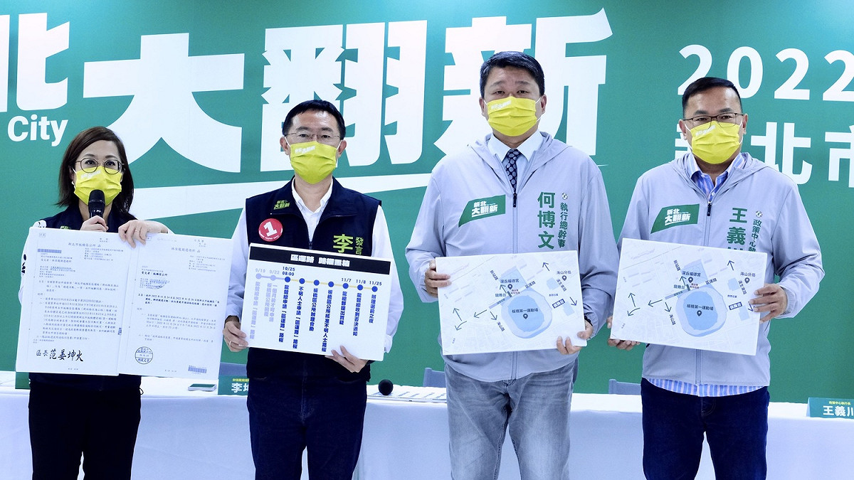 民進黨新北市長候選人林佳龍競選辦公室今(10)日召開「打破新北路權黑箱，抗議侯友宜行政獨裁」記者會。 圖：林競辦提供