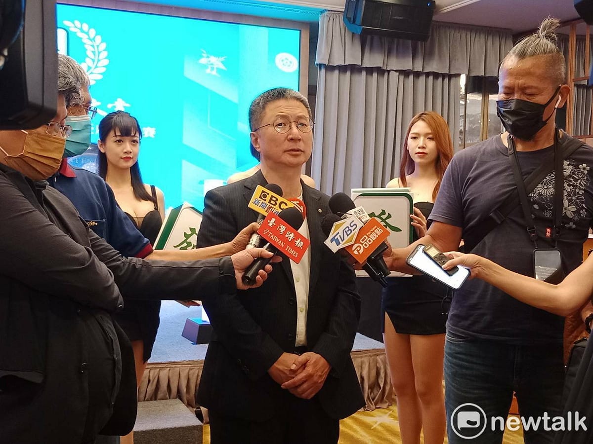 郭璽(中)希望翻轉外界對麻將板錯誤印象。 圖：孫家銘攝