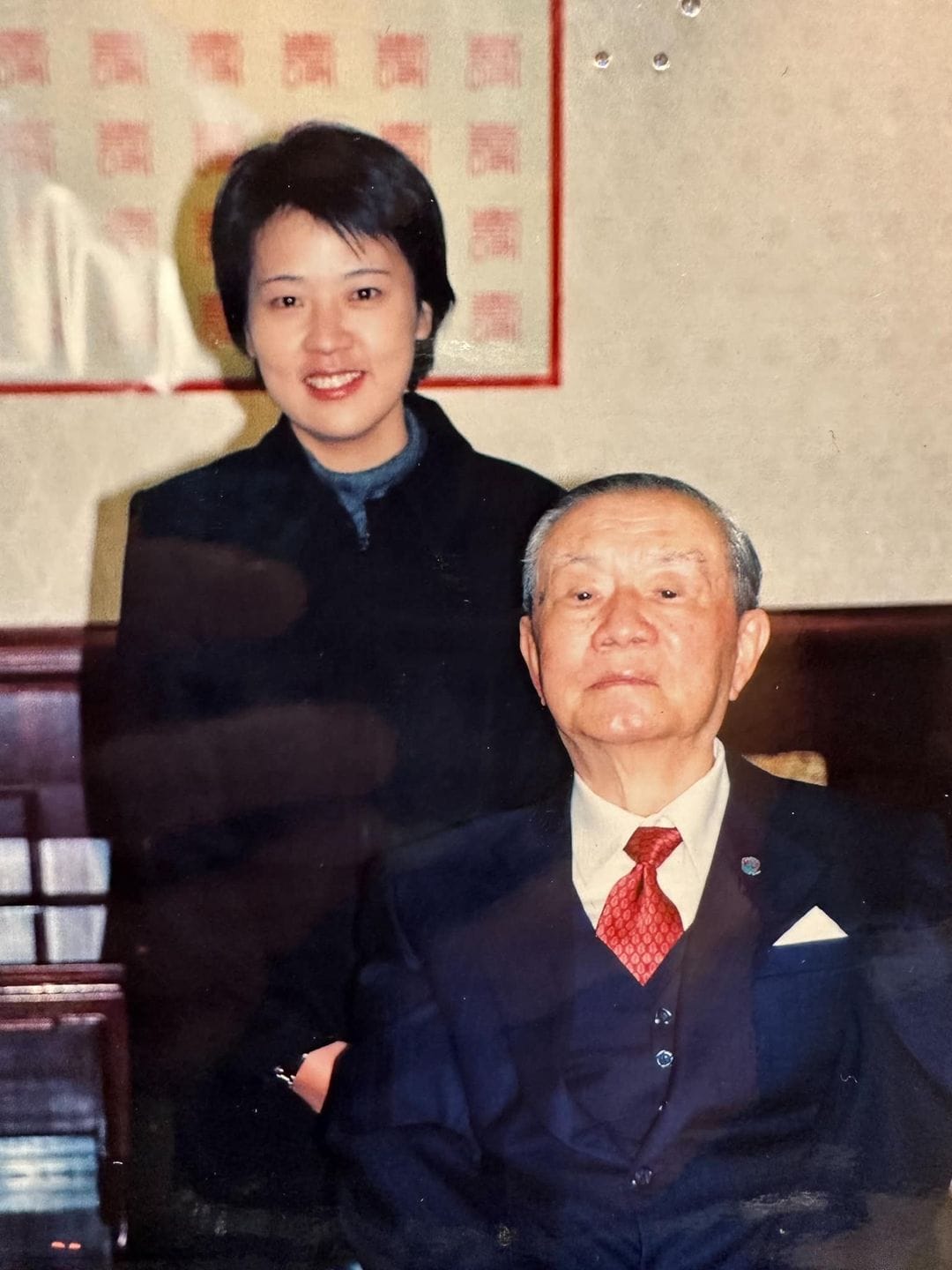 無黨籍台北市長候選人黃珊珊11日貼出與前行政院長孫運璿合照 圖：黃珊珊臉書