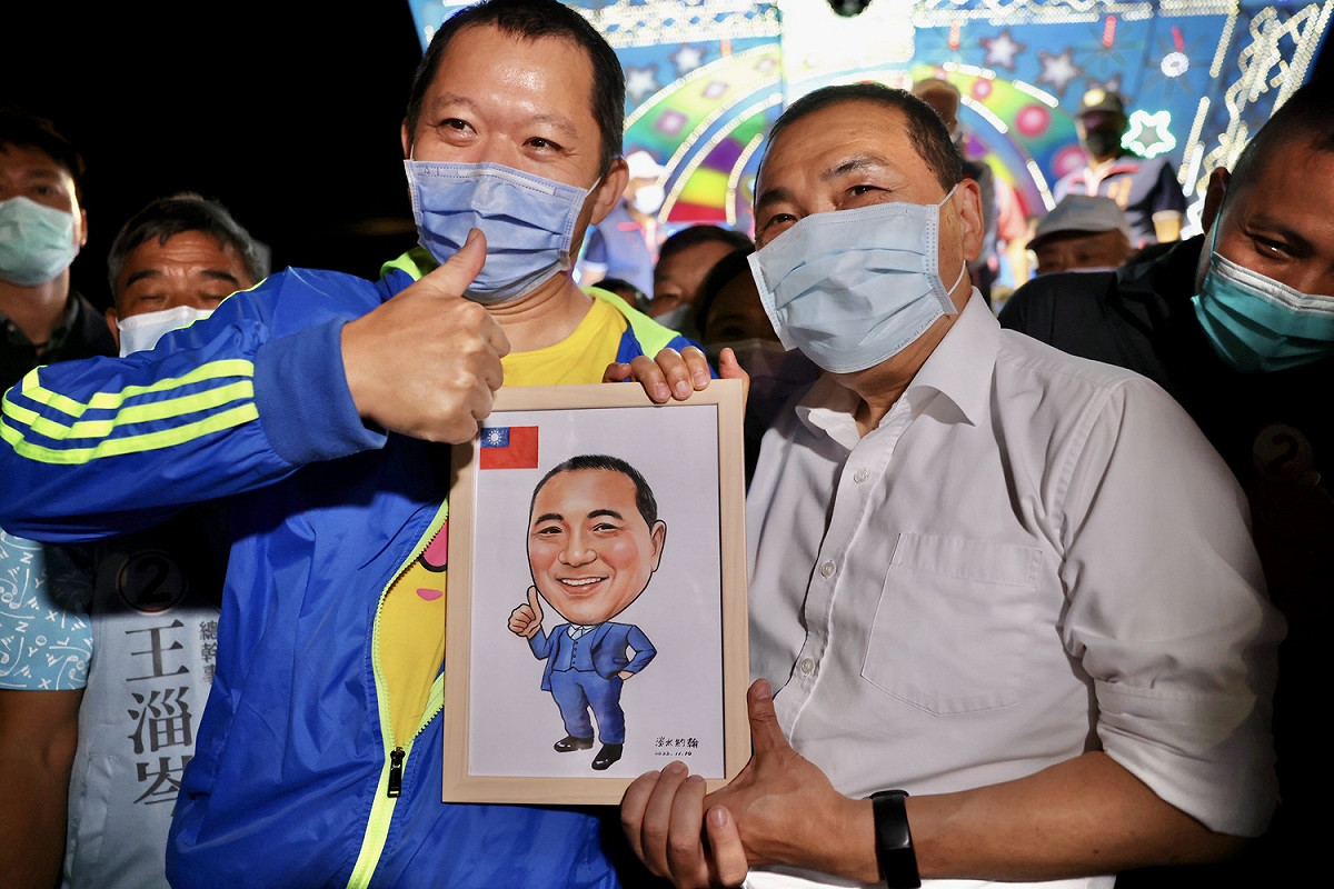 新北市長侯友宜昨(10)日於淡水舉辦北海岸大團結力挺侯友宜連任造勢大會，現場超過千位鄉親高喊凍蒜。 圖：侯選辦提供