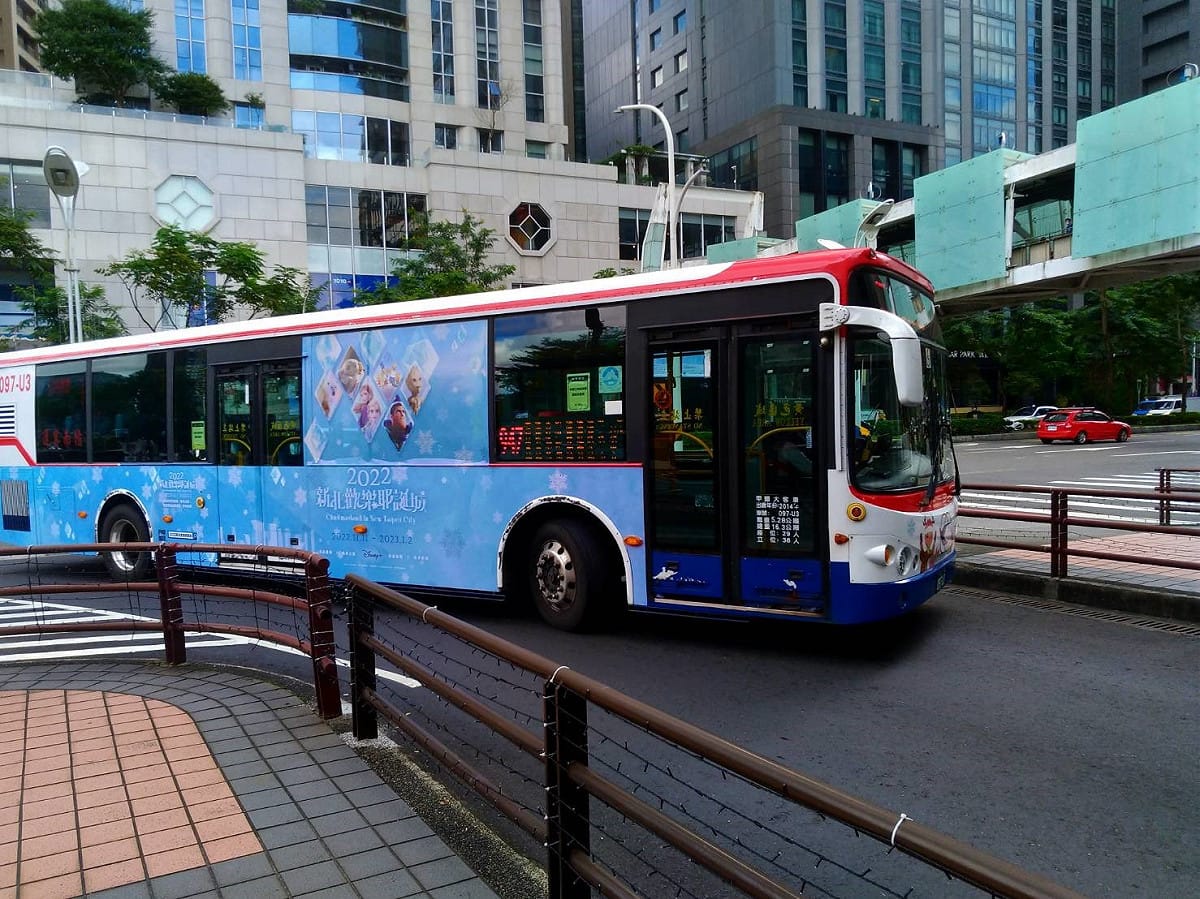 迪士尼主題公車。(示意圖) 圖：新北市交通局/提供（資料照）
