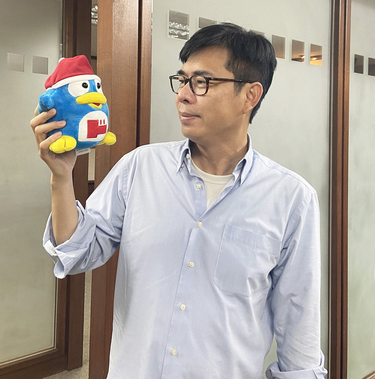 高雄市長陳其邁  臉書分享唐吉訶德將於2023年進軍高雄。 圖/陳其邁臉書翻攝